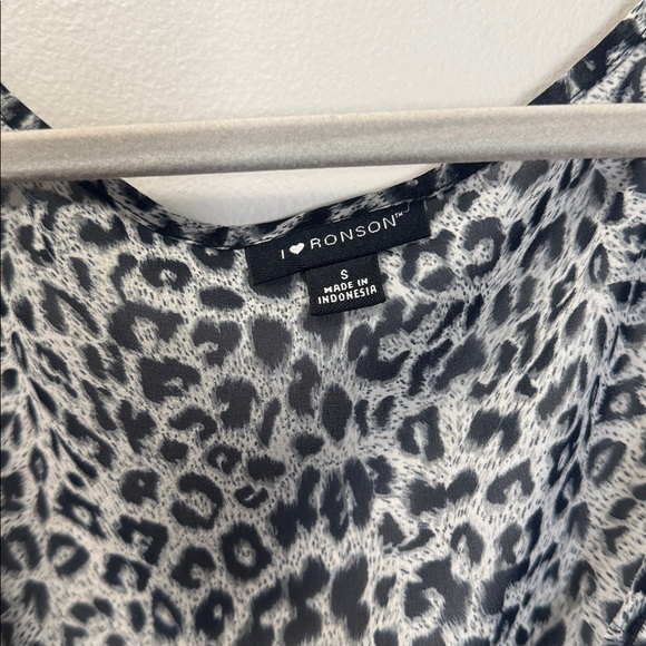 2 black and white tops $5 - Picture 5 of 5